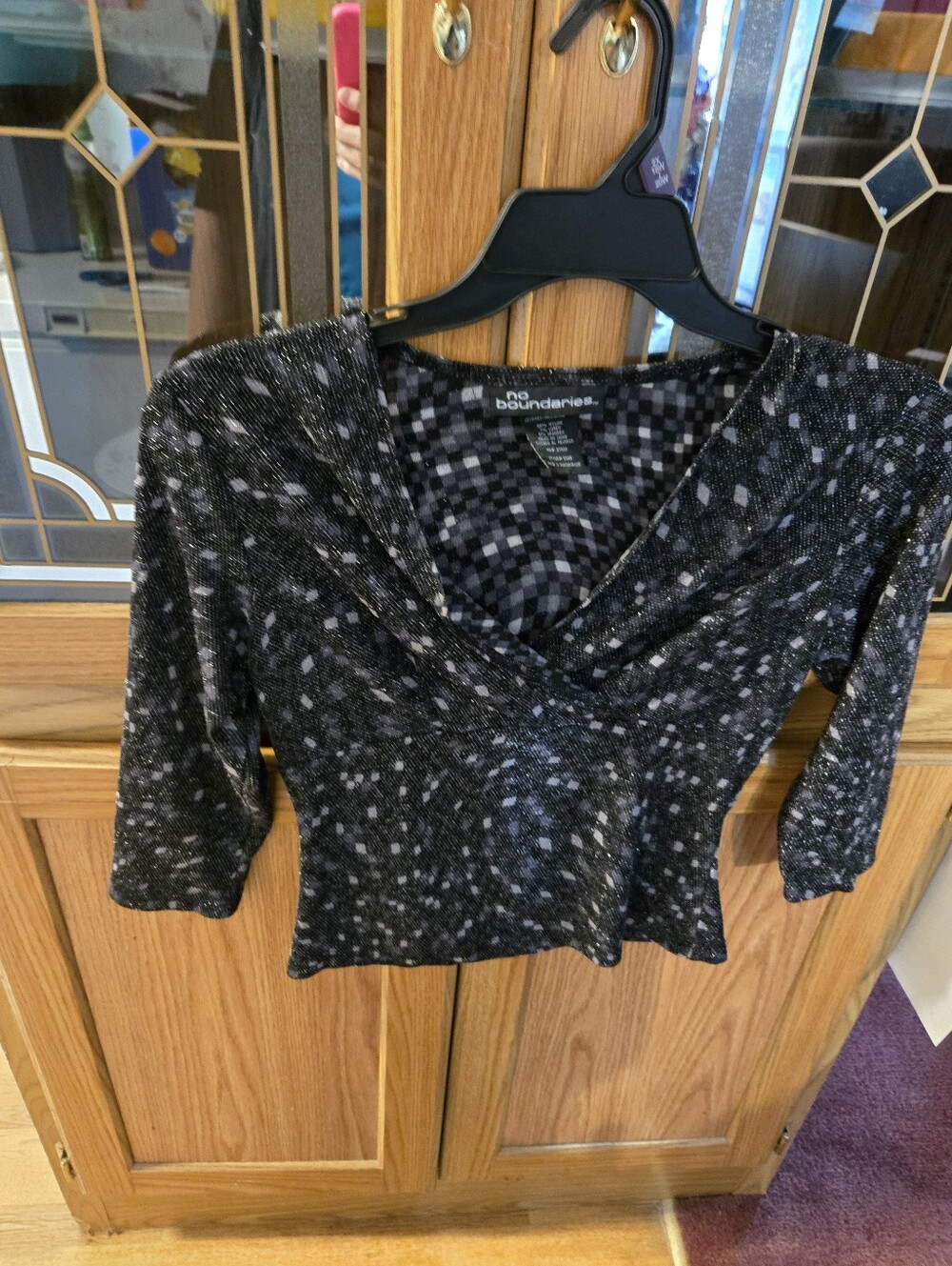 No Boundaries Black Speckled V-Neck Crop Top Non Itchy On Inside